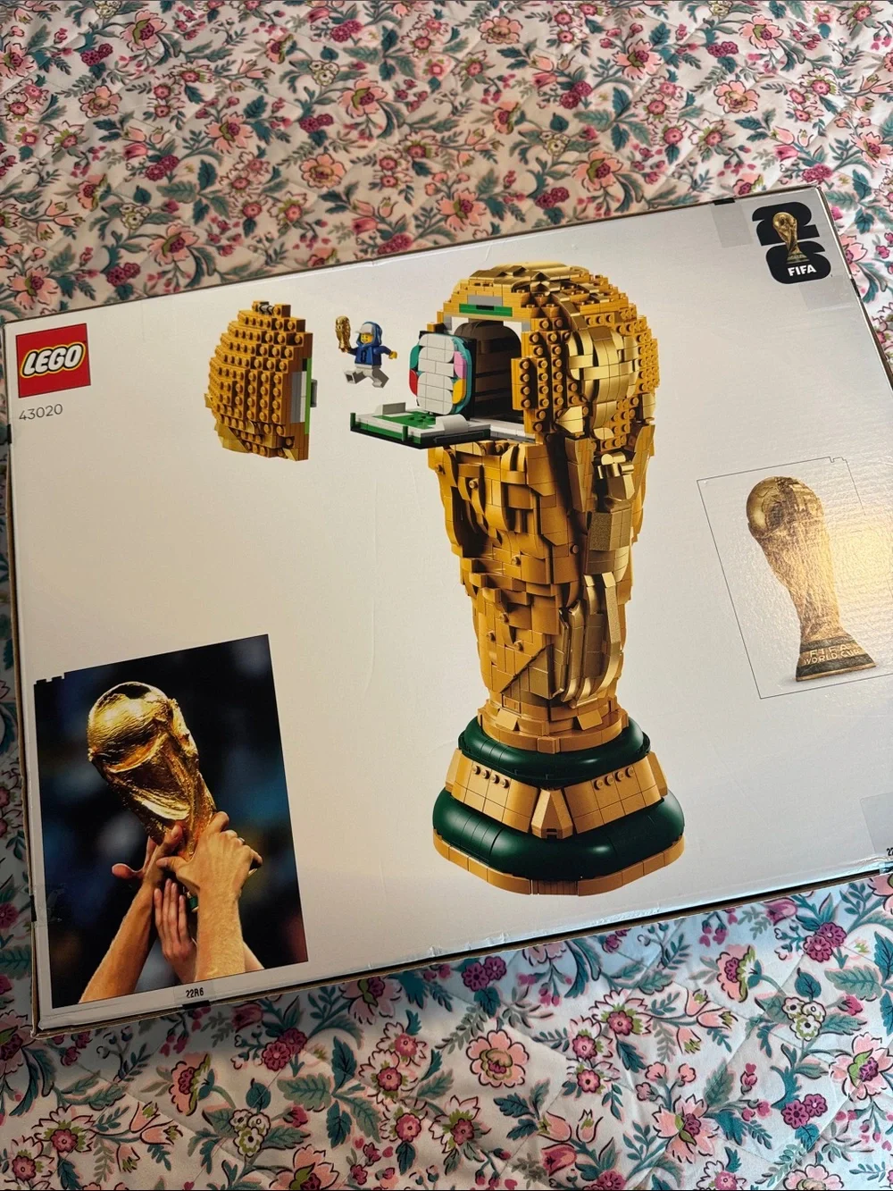 Lego FIFA World Cup Trophy Build - 43020 Gold and Green